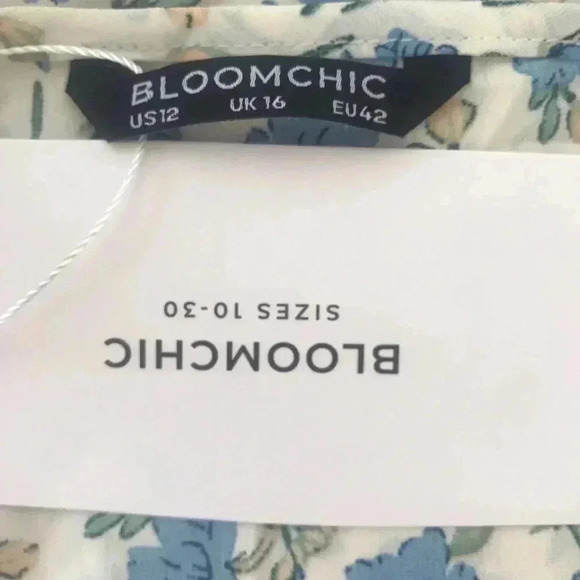 NWT!FLORAL Printed Knotted Front V Neck Ruffle Sleeve Top Size 12 or Large - Picture 6 of 6